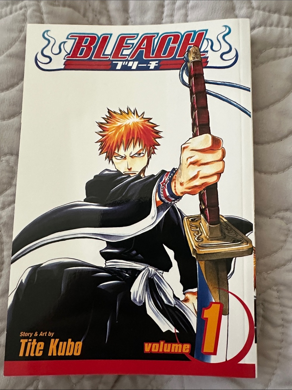 Bleach Volume 1 Manga - White Cover with Orange Hair